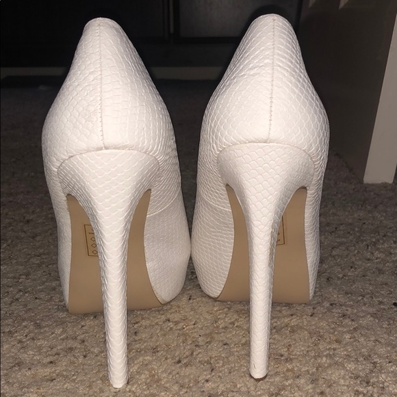 NEW White High Heels - Picture 4 of 4